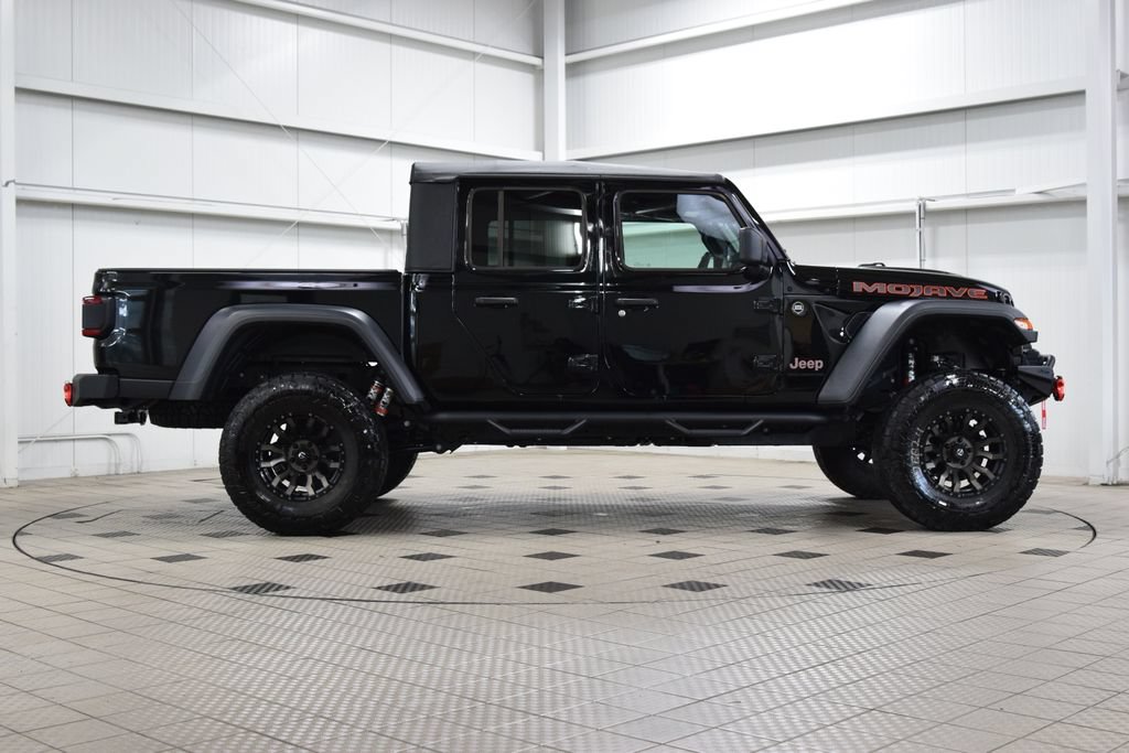 Used 2026 Jeep Gladiator Mojave w/ Safety Group AWD/4WD image 9