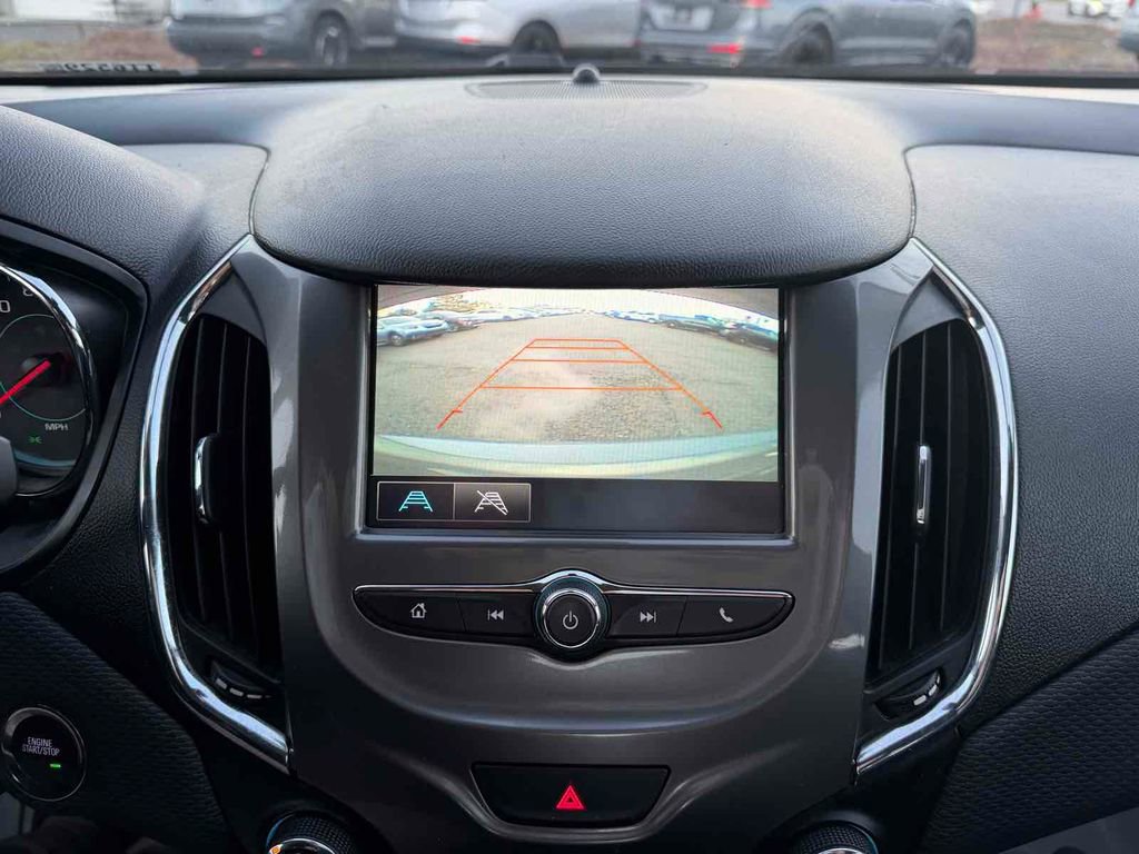 Used 2018 Chevrolet Cruze LT w/ Convenience Package image 29