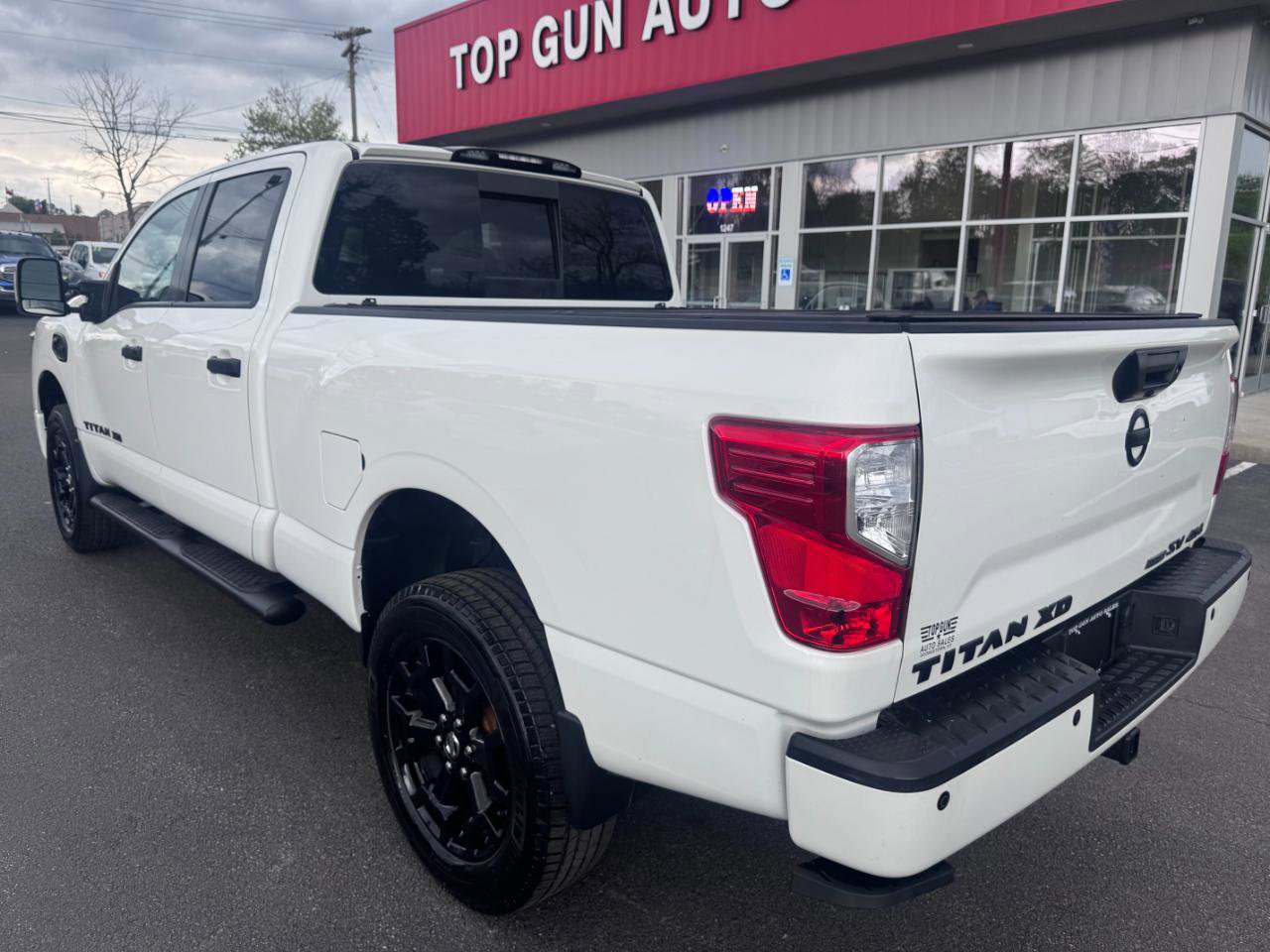 Used 2019 Nissan Titan SV w/ SV Convenience Package AWD/4WD image 5