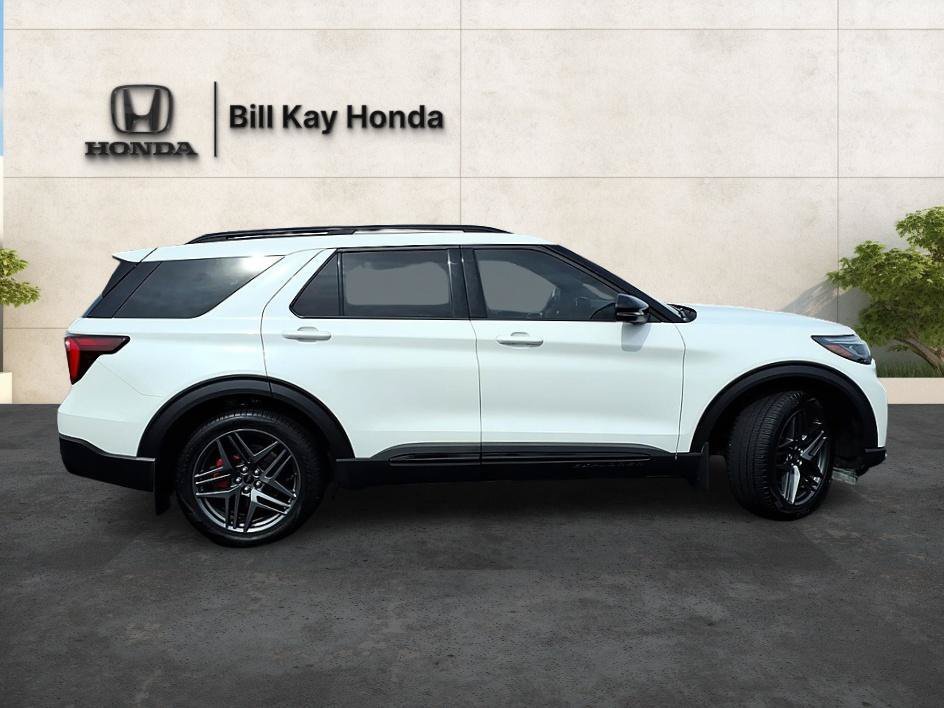Used 2025 Ford Explorer ST AWD/4WD image 2