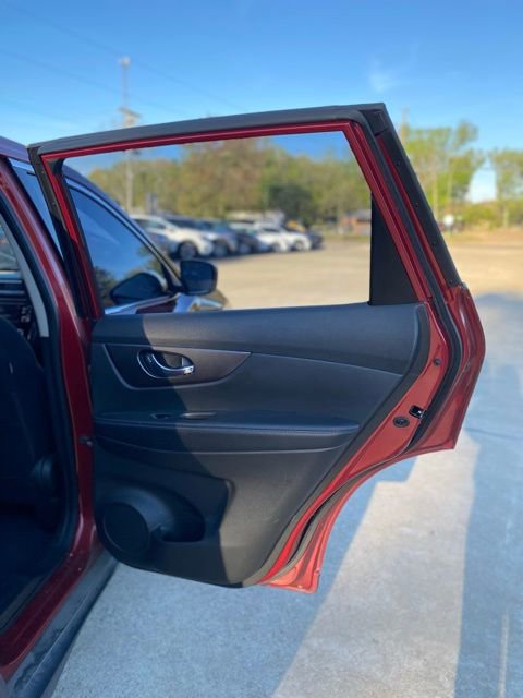 Used 2016 Nissan Rogue S image 16