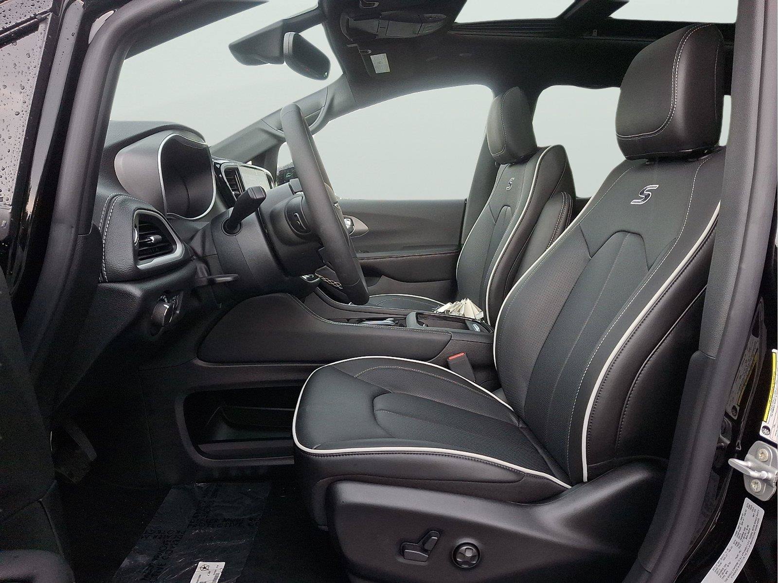 New 2027 Chrysler Pacifica Limited AWD/4WD image 9