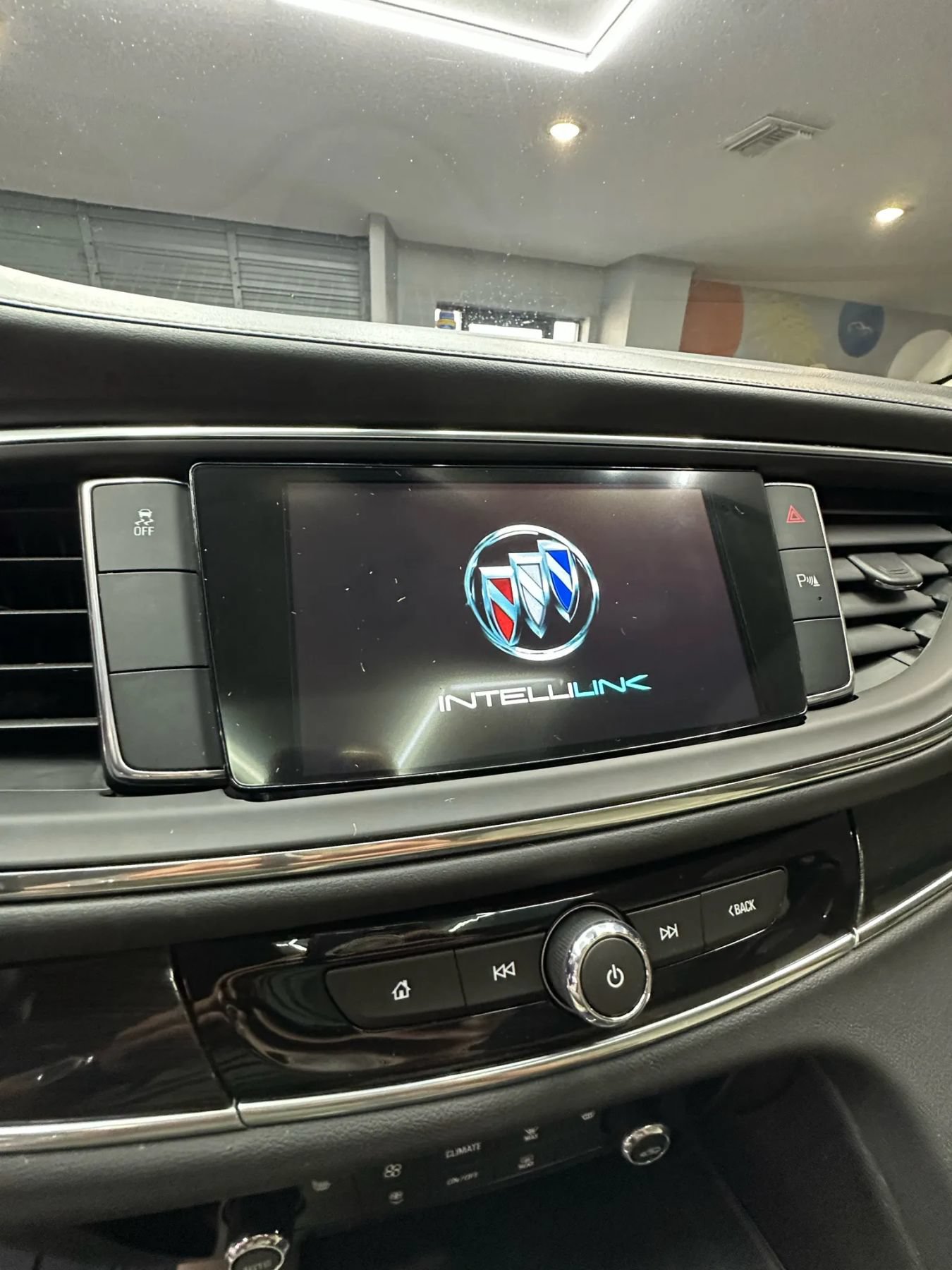 Used 2018 Buick Enclave Essence FWD image 16