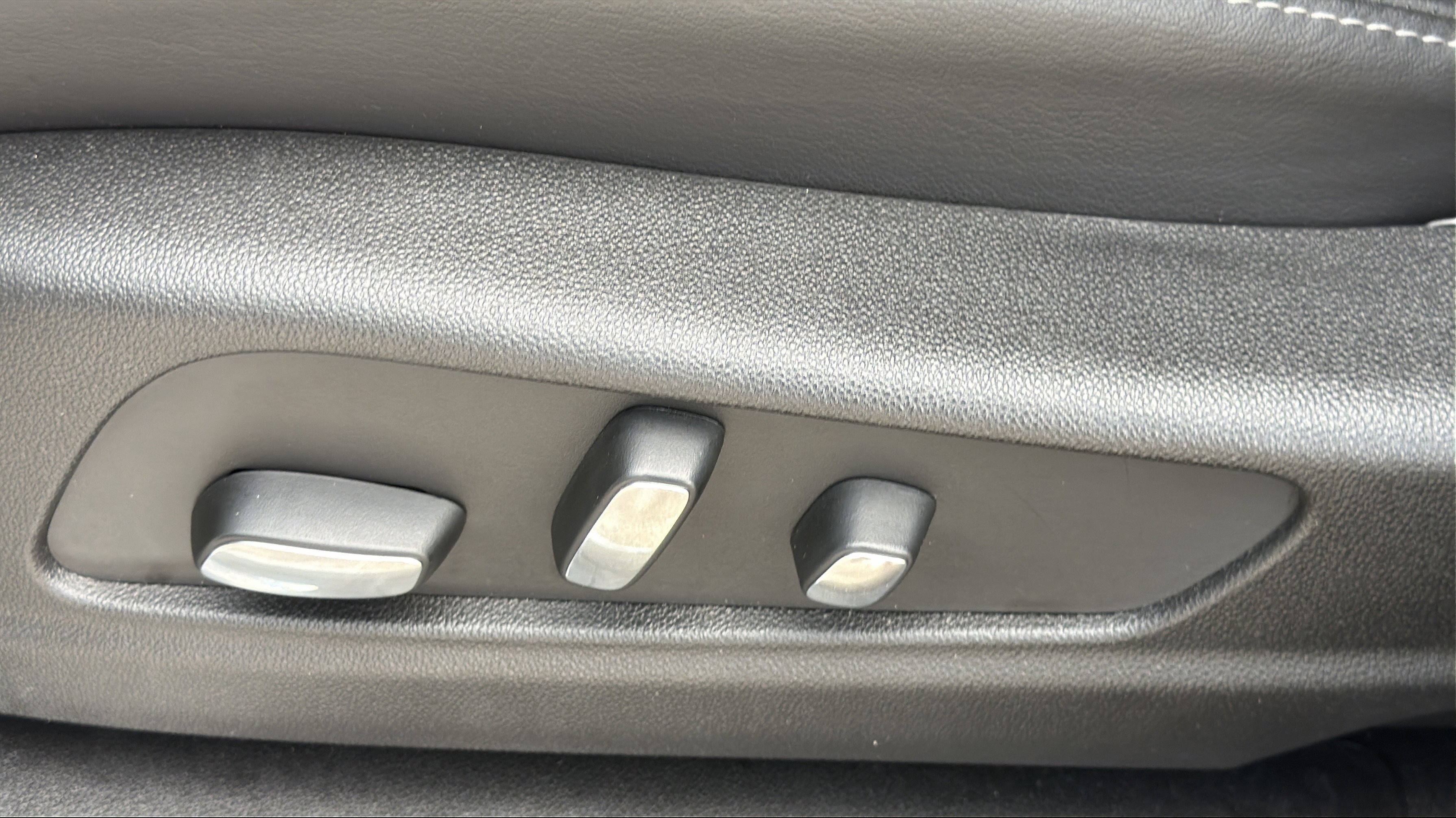 Certified 2025 Cadillac XT5 Premium Luxury AWD/4WD image 20