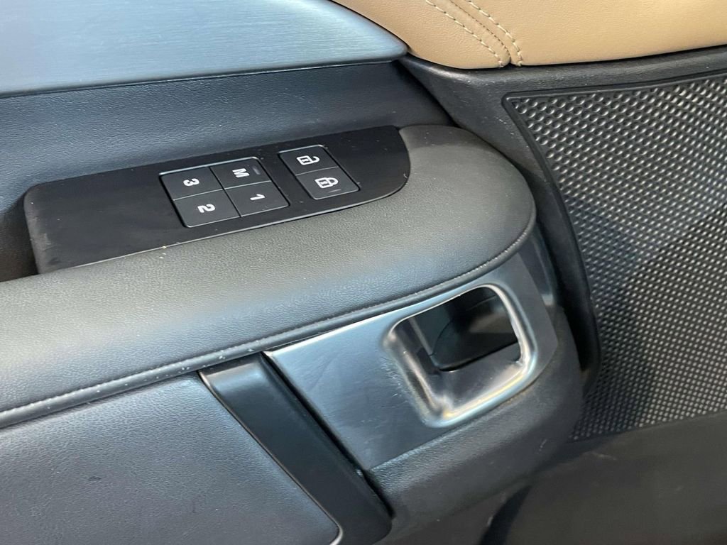 Used 2023 Land Rover Discovery S R-Dynamic image 38