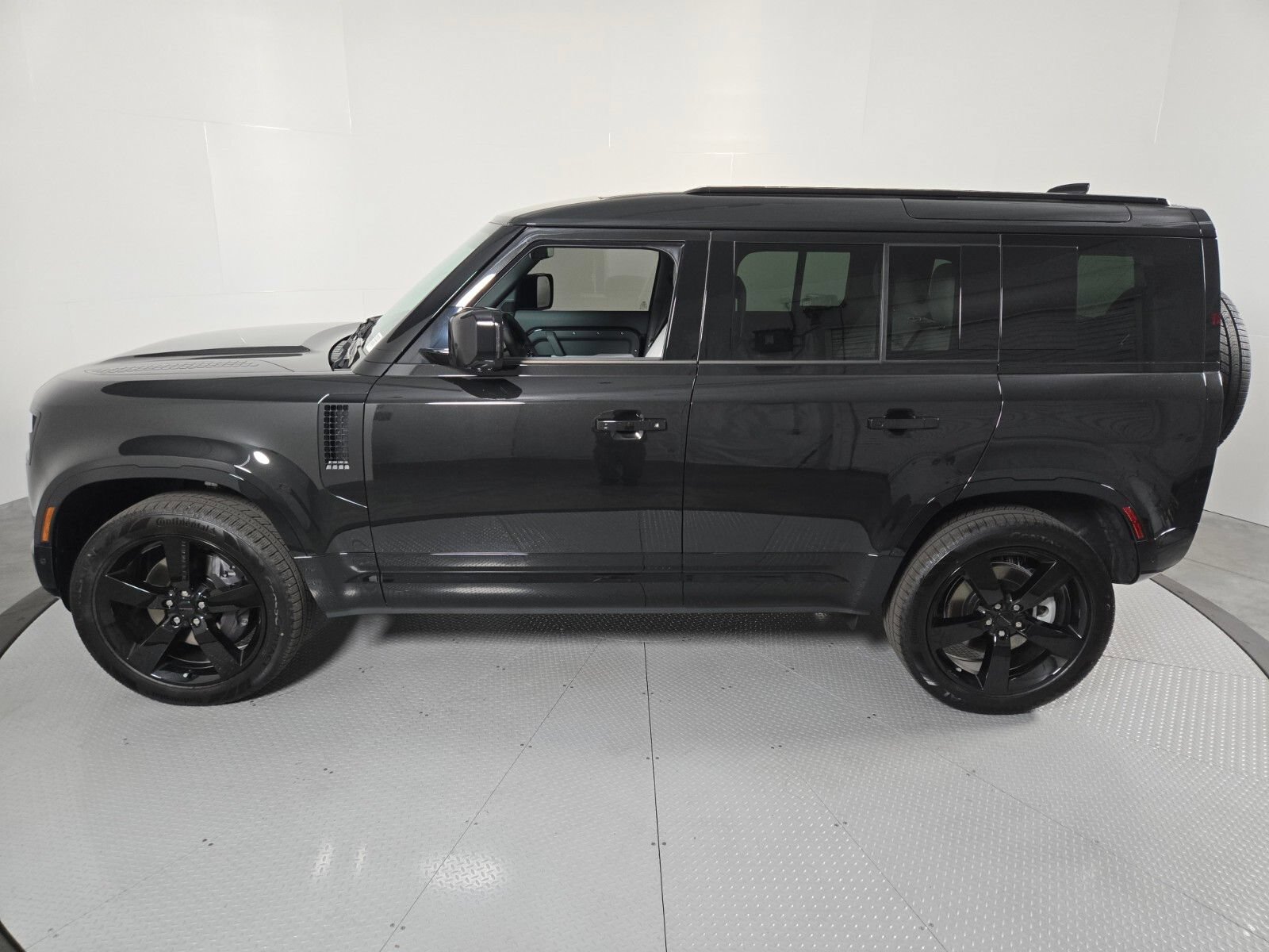 New 2026 Land Rover Defender 110 X-Dynamic SE AWD/4WD image 33