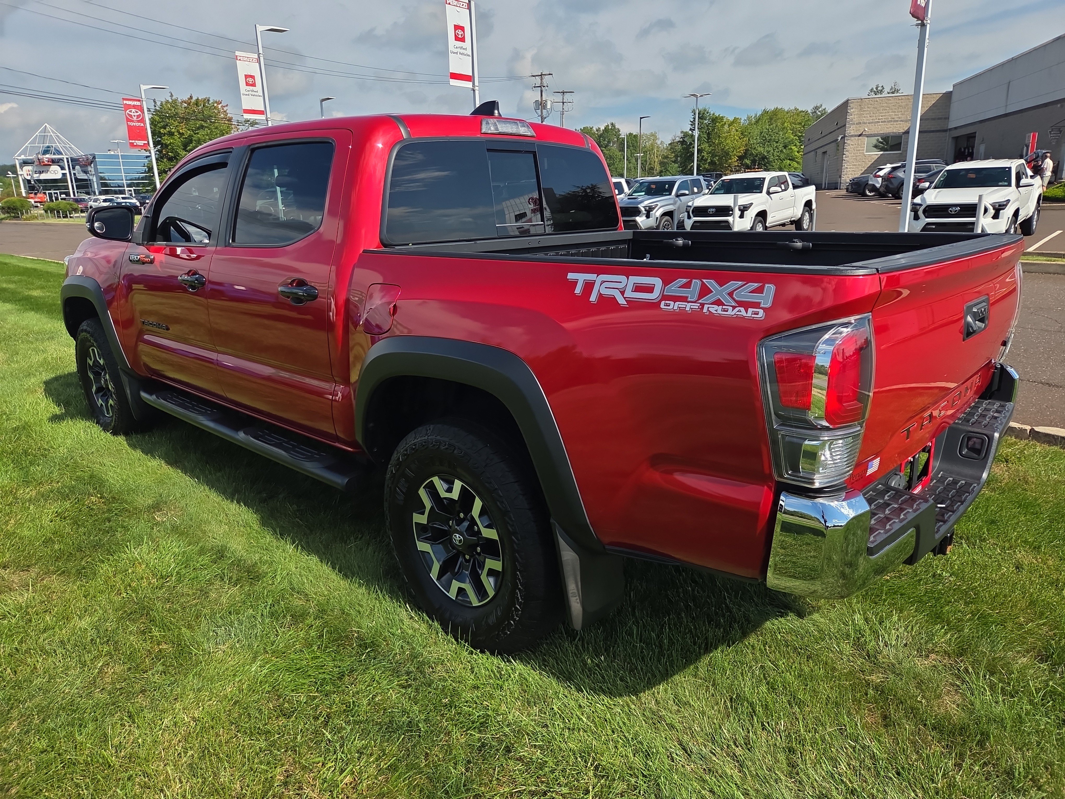 Certified 2022 Toyota Tacoma TRD Off-Road AWD/4WD image 5