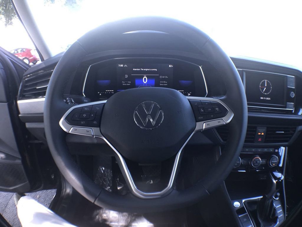 Used 2022 Volkswagen Jetta SE image 15