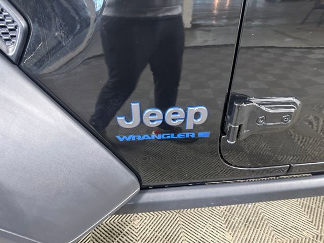 Used 2023 Jeep Wrangler Unlimited w/ Cold Weather Group image 10