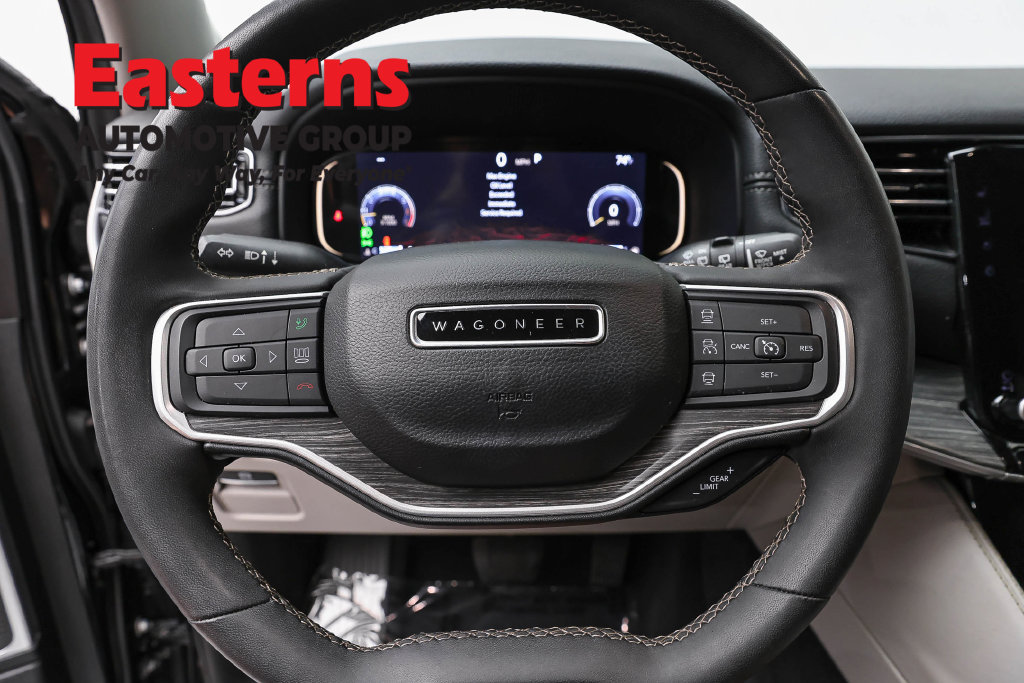 Used 2024 Jeep Wagoneer L Series II RWD image 11