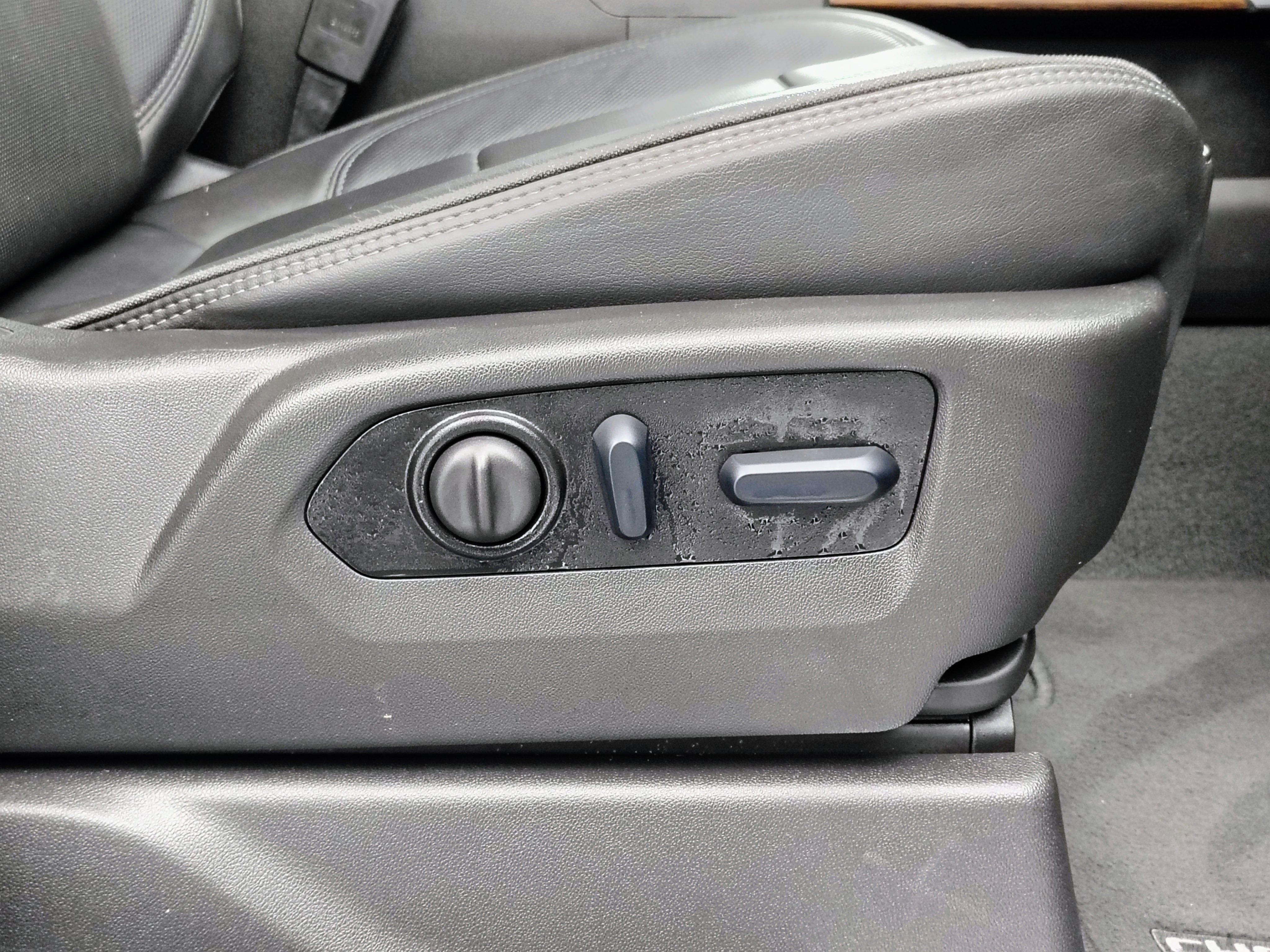 Used 2022 Chevrolet Silverado 3500 High Country w/ Technology Package image 32