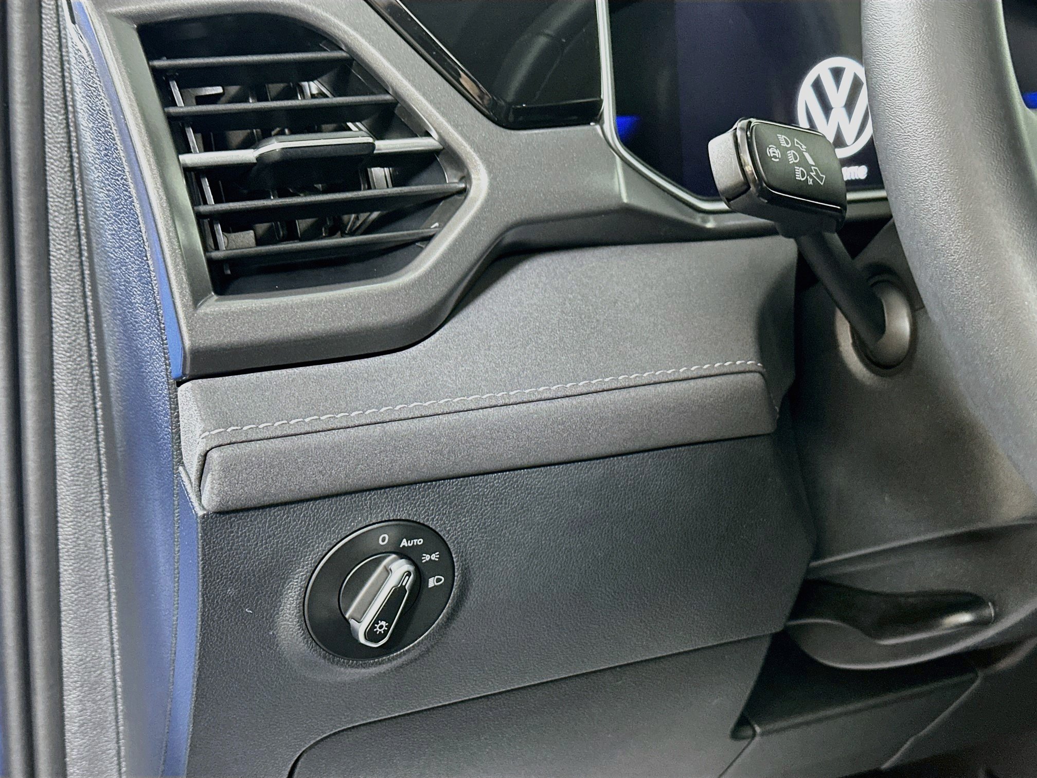 Used 2025 Volkswagen Taos SE AWD/4WD image 10