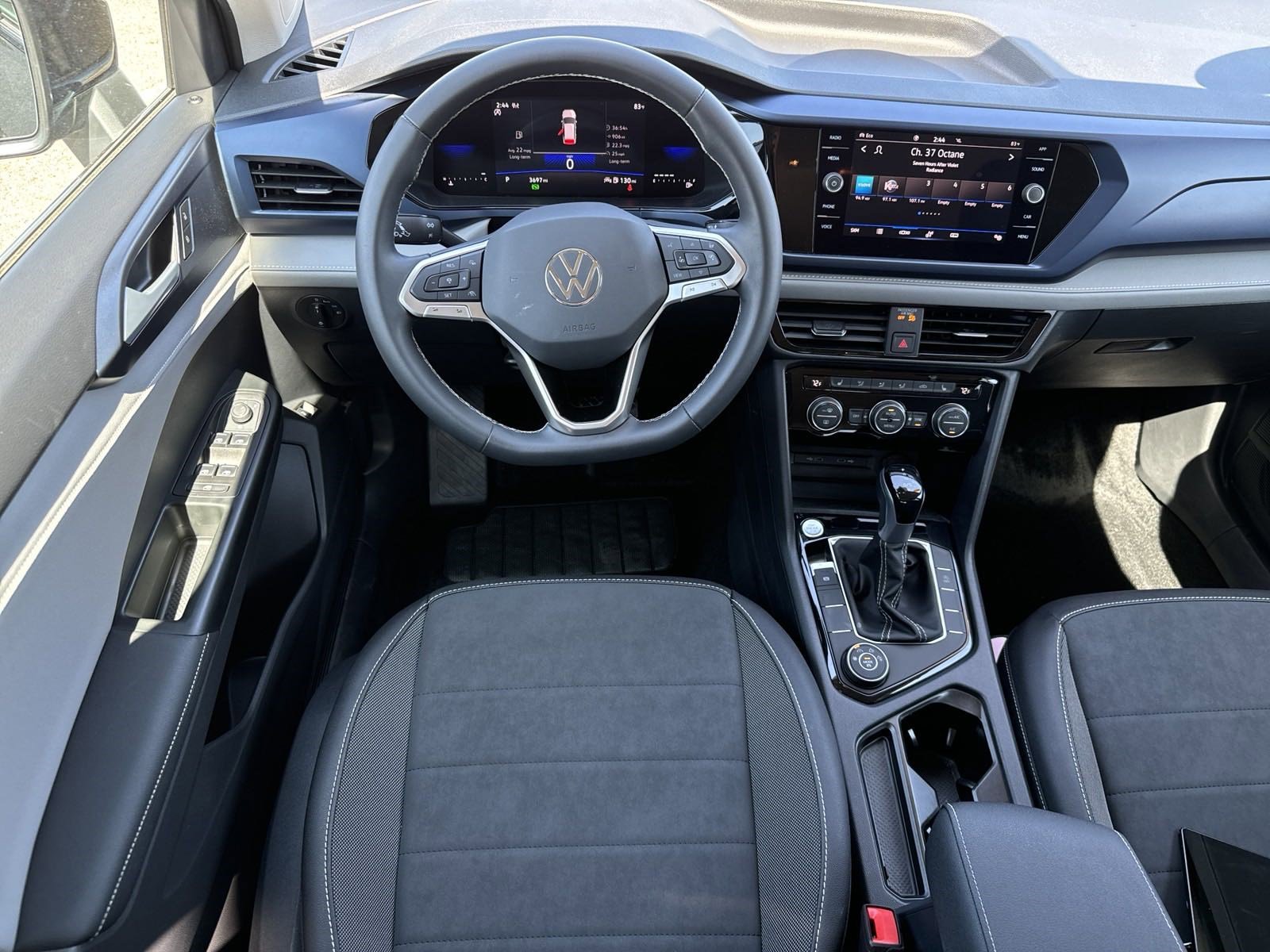 Used 2024 Volkswagen Taos SE image 7