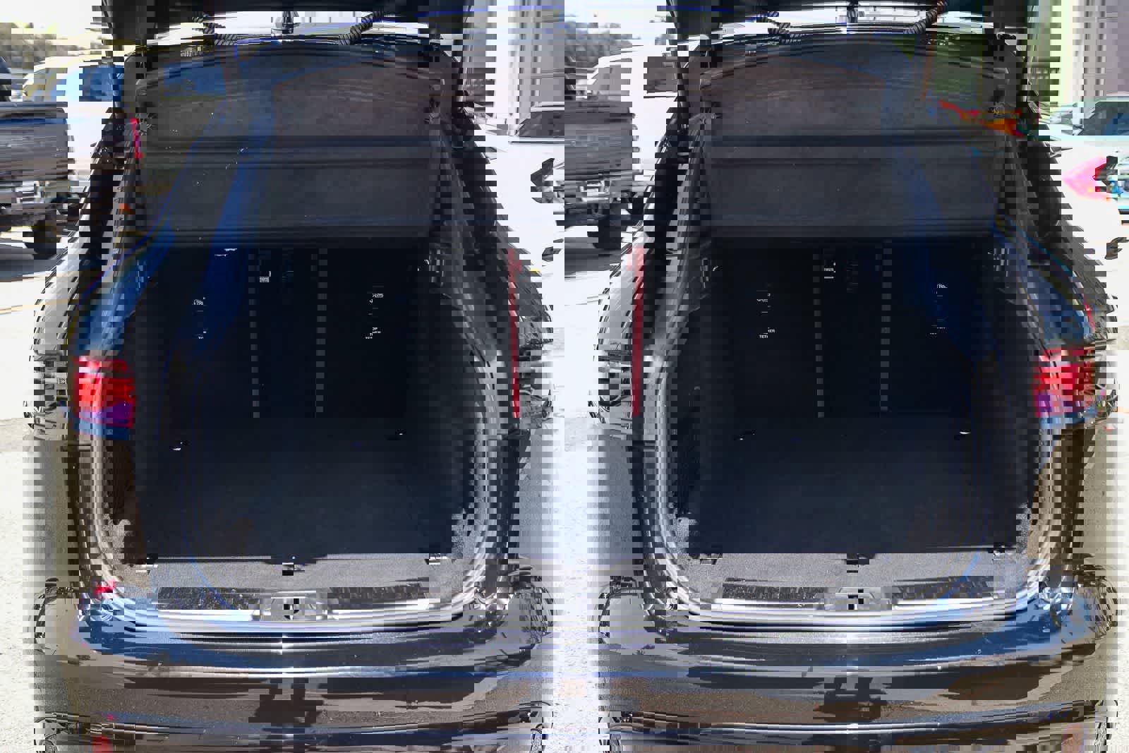 Used 2023 Jaguar F-PACE R-Dynamic S image 28