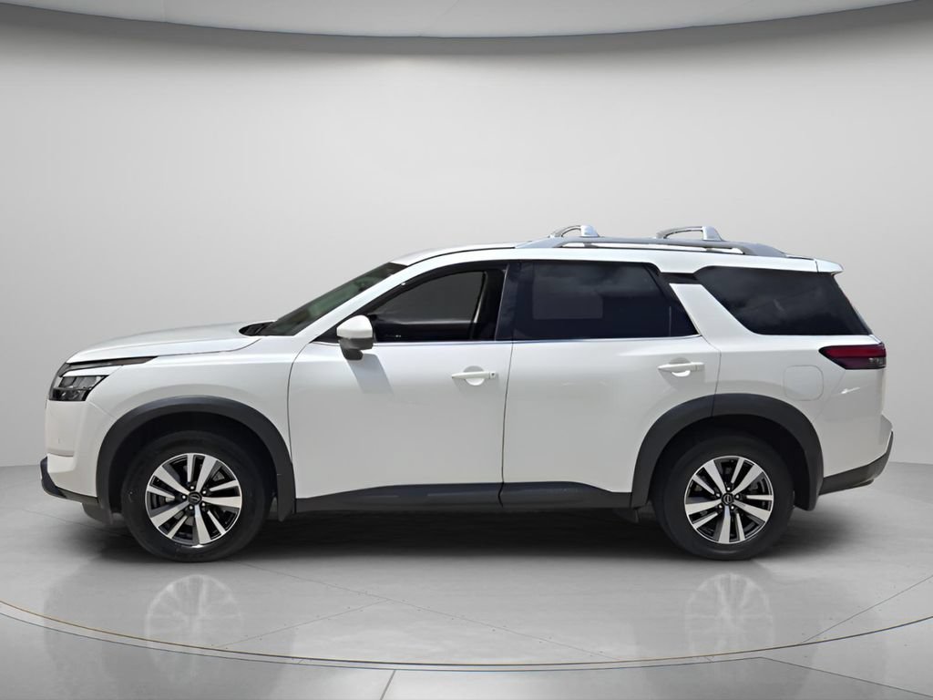 Used 2024 Nissan Pathfinder SL w/ Cargo Package FWD image 3