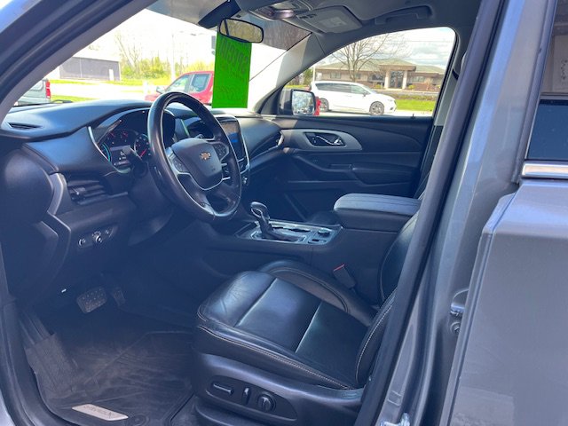 Used 2021 Chevrolet Traverse LT image 7