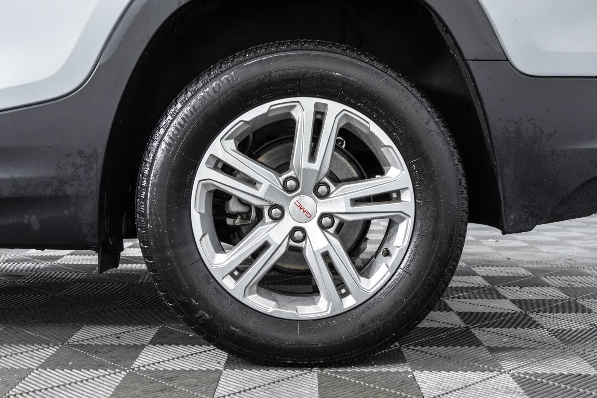 Used 2024 GMC Terrain SLE AWD/4WD image 44