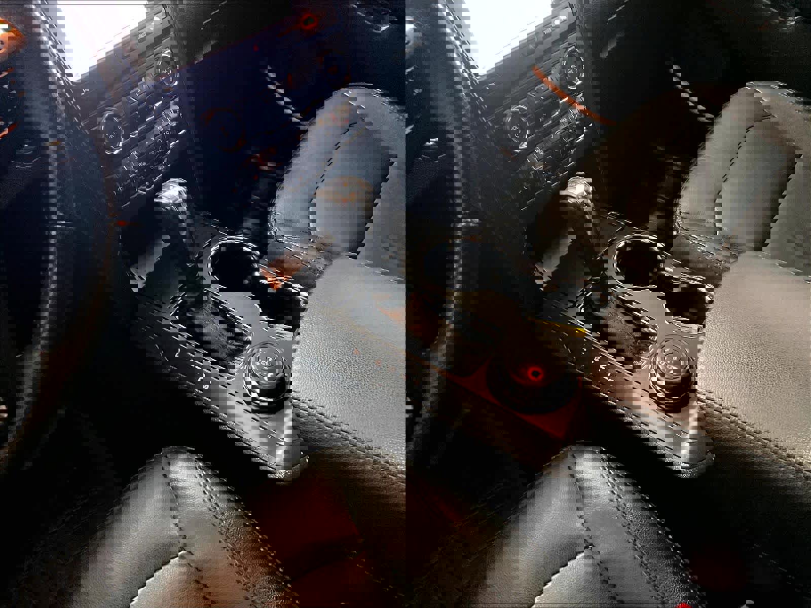 Used 2017 Ford Explorer XLT w/ Equipment Group 202A AWD/4WD image 21