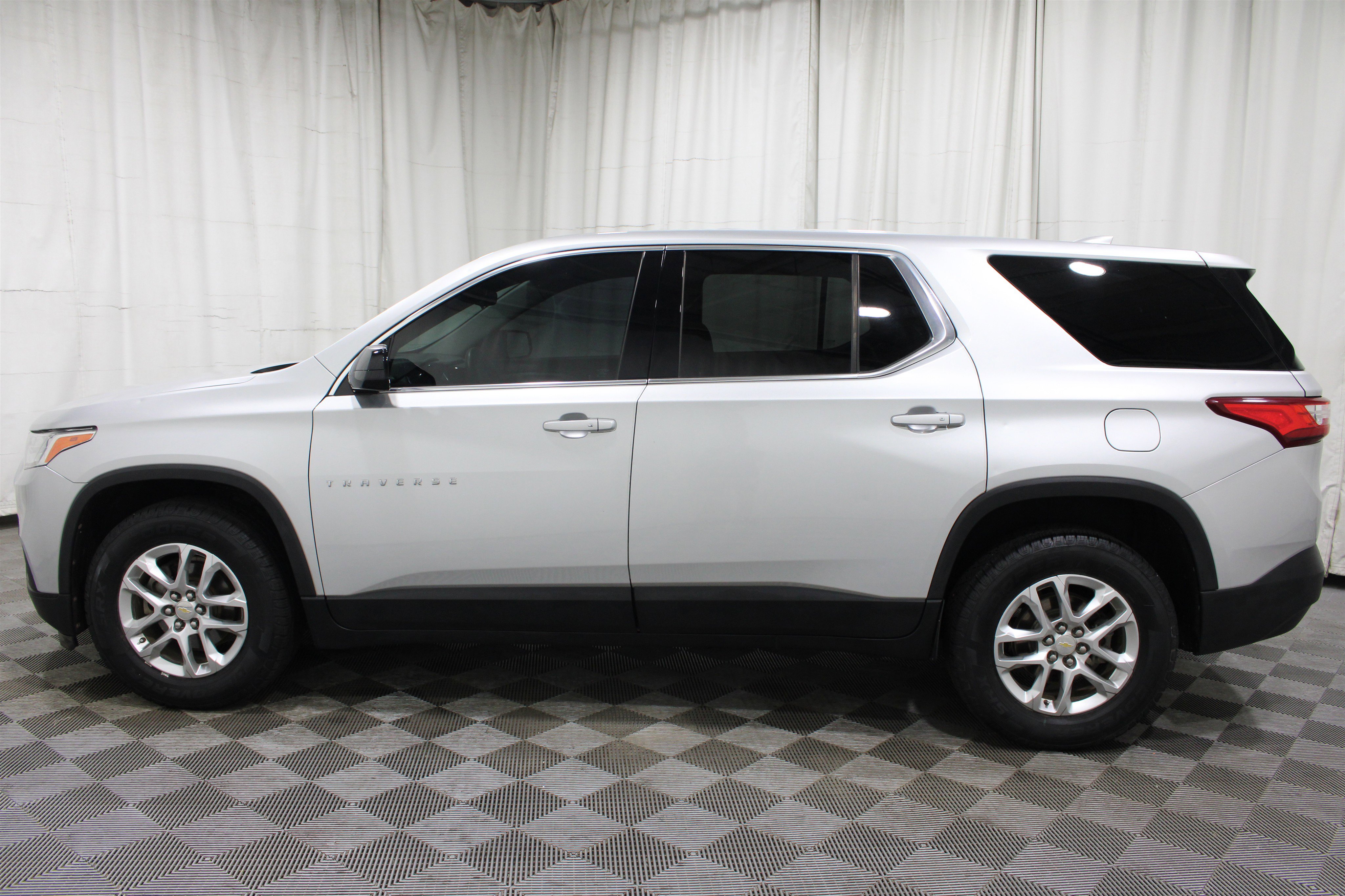 Used 2018 Chevrolet Traverse LS FWD image 31