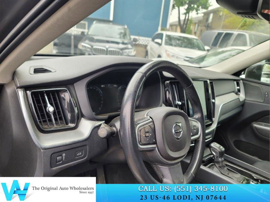 Used 2019 Volvo XC60 T6 Momentum w/ Multimedia Package AWD/4WD image 10