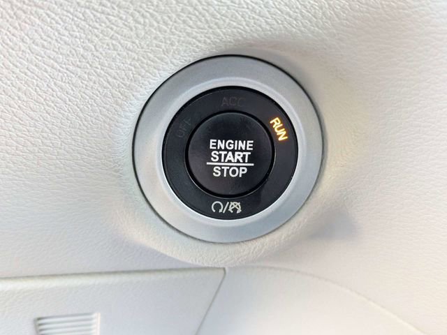 Used 2020 Chrysler Pacifica Touring-L w/ Tire & Wheel Group image 30