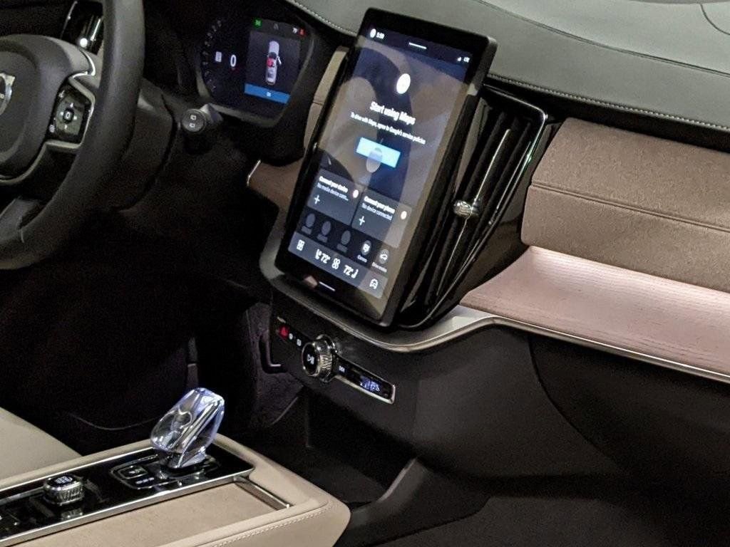 New 2026 Volvo XC90 B6 Plus w/ Protection Package Premier image 24