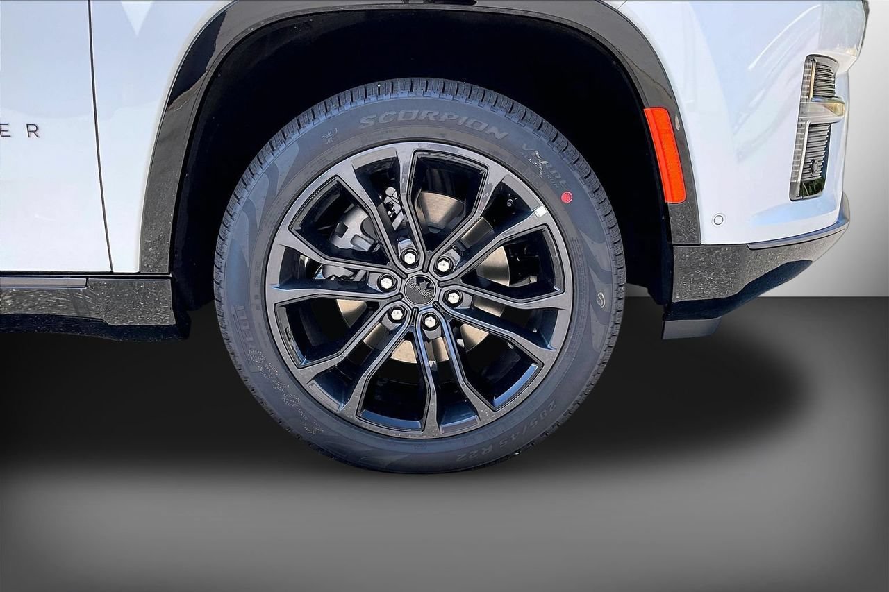 New 2026 Jeep Grand Wagoneer Summit AWD/4WD image 36