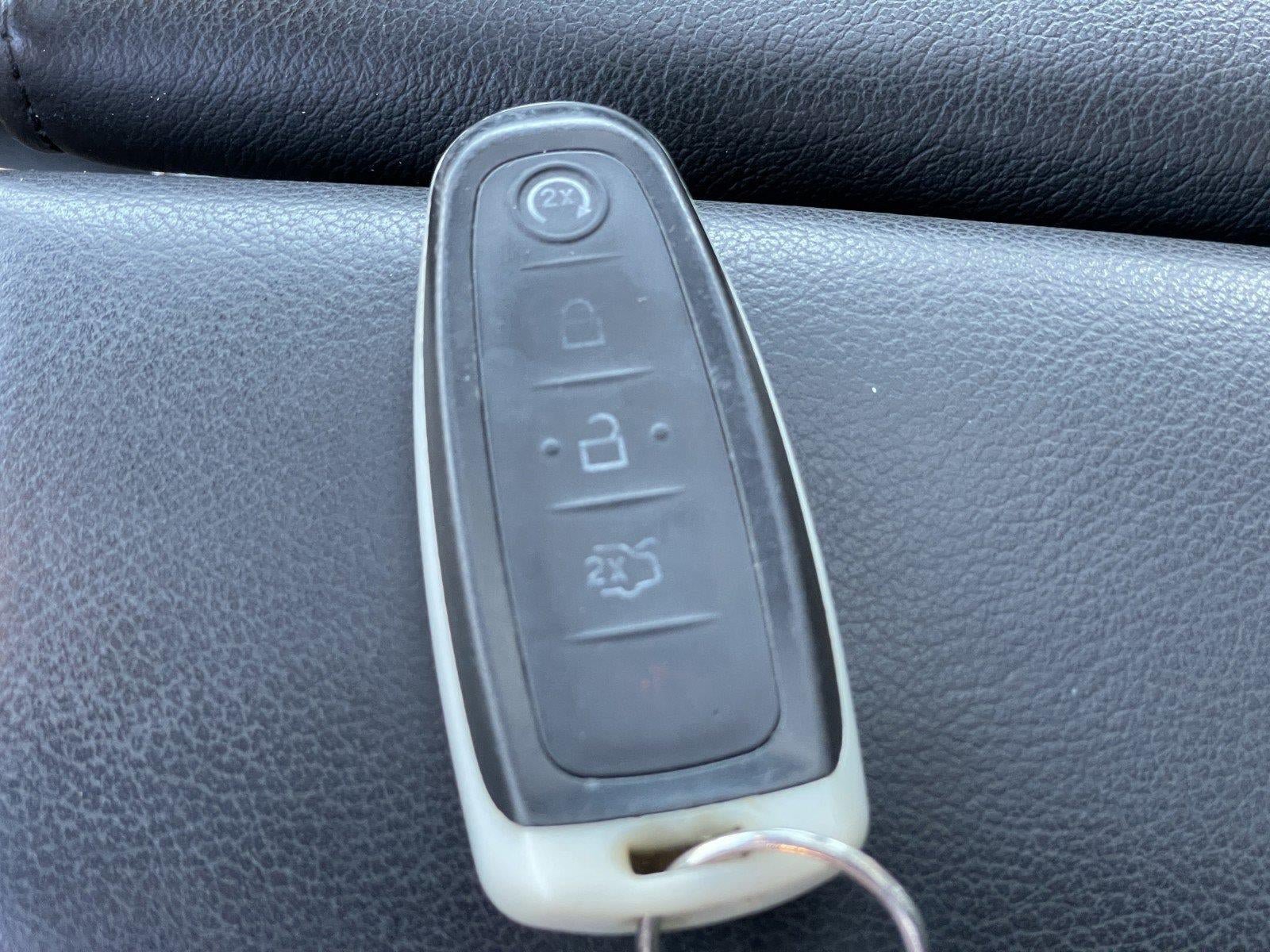 Used 2014 Lincoln MKS FWD image 39