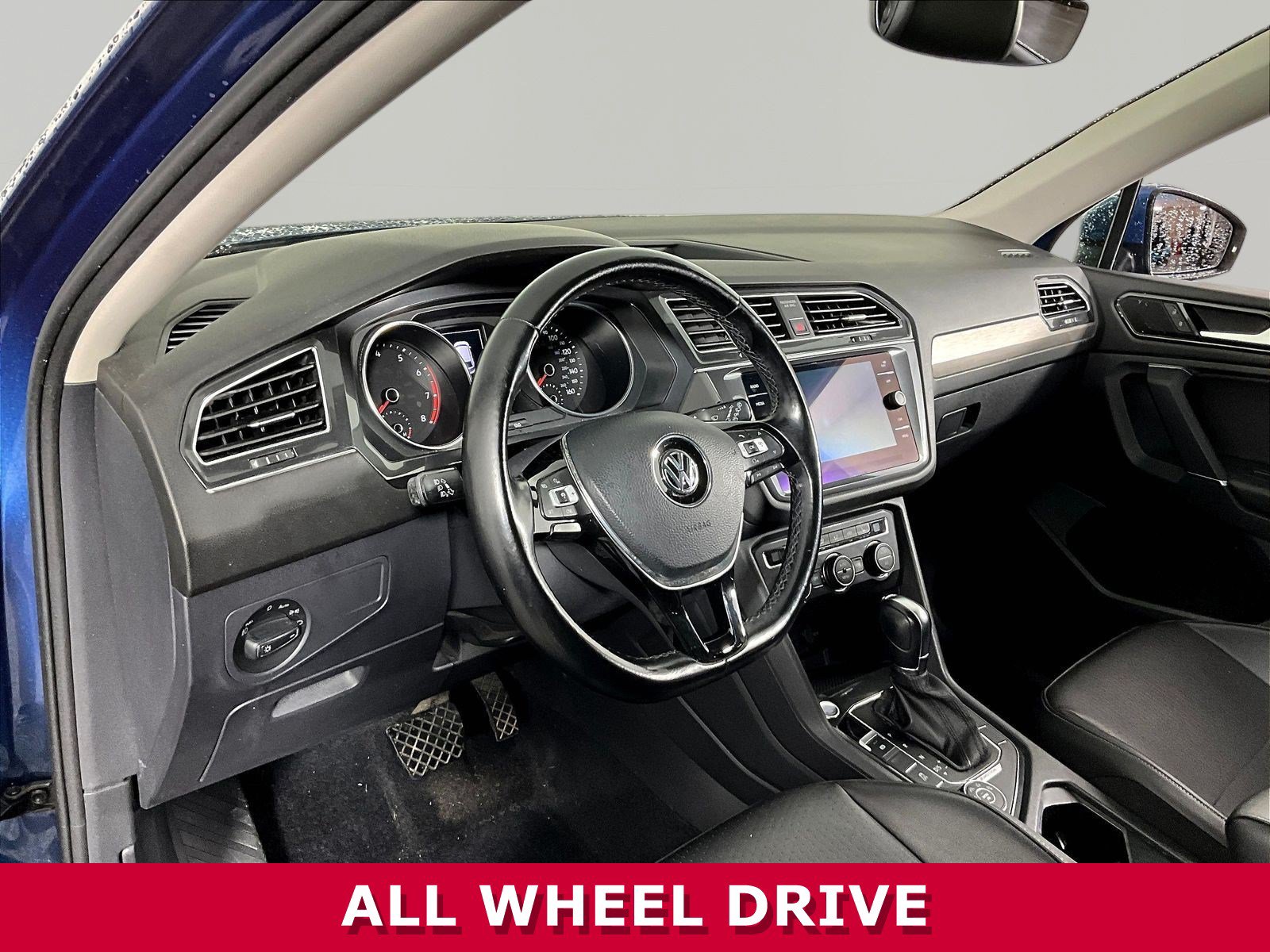 Used 2018 Volkswagen Tiguan SEL AWD/4WD image 17