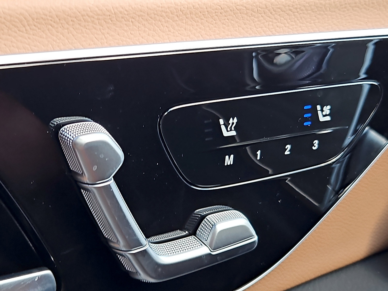 New 2026 Mercedes-Benz E 450 4MATIC Sedan image 17