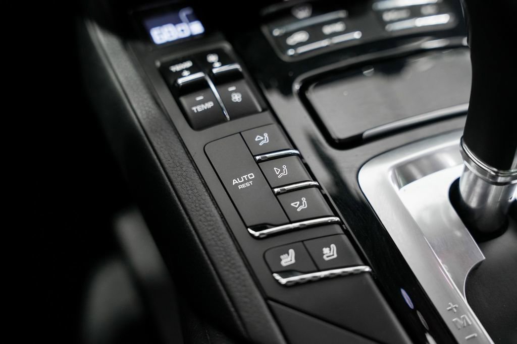 Used 2015 Porsche Cayenne S image 21