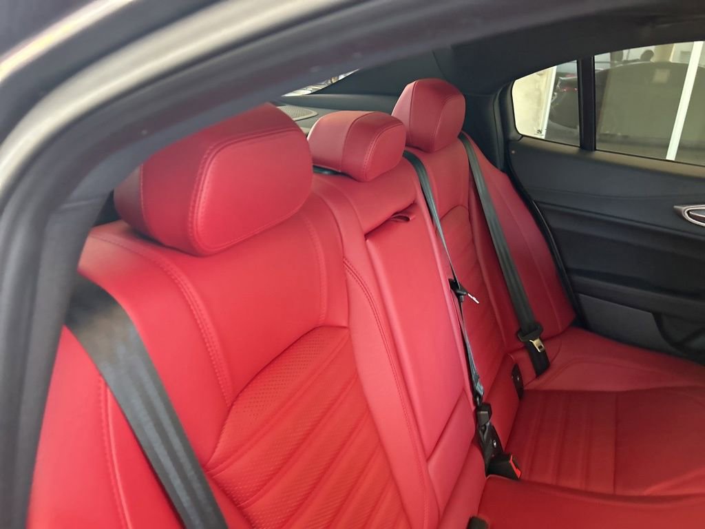 Used 2024 Alfa Romeo Giulia Veloce AWD/4WD image 33