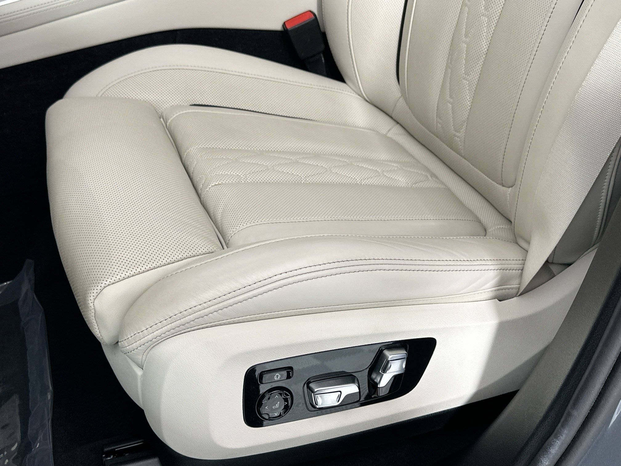 Used 2025 BMW X5 sDrive40i w/ Climate Comfort Package RWD image 17