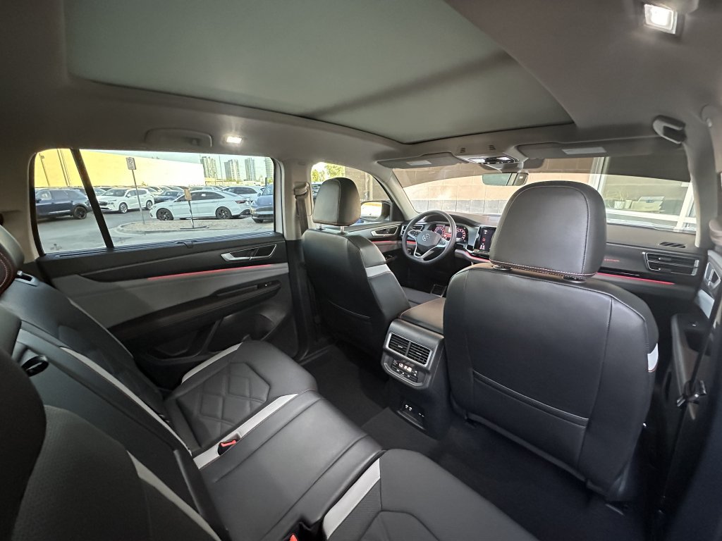Used 2024 Volkswagen Atlas Peak Edition SEL AWD/4WD image 45