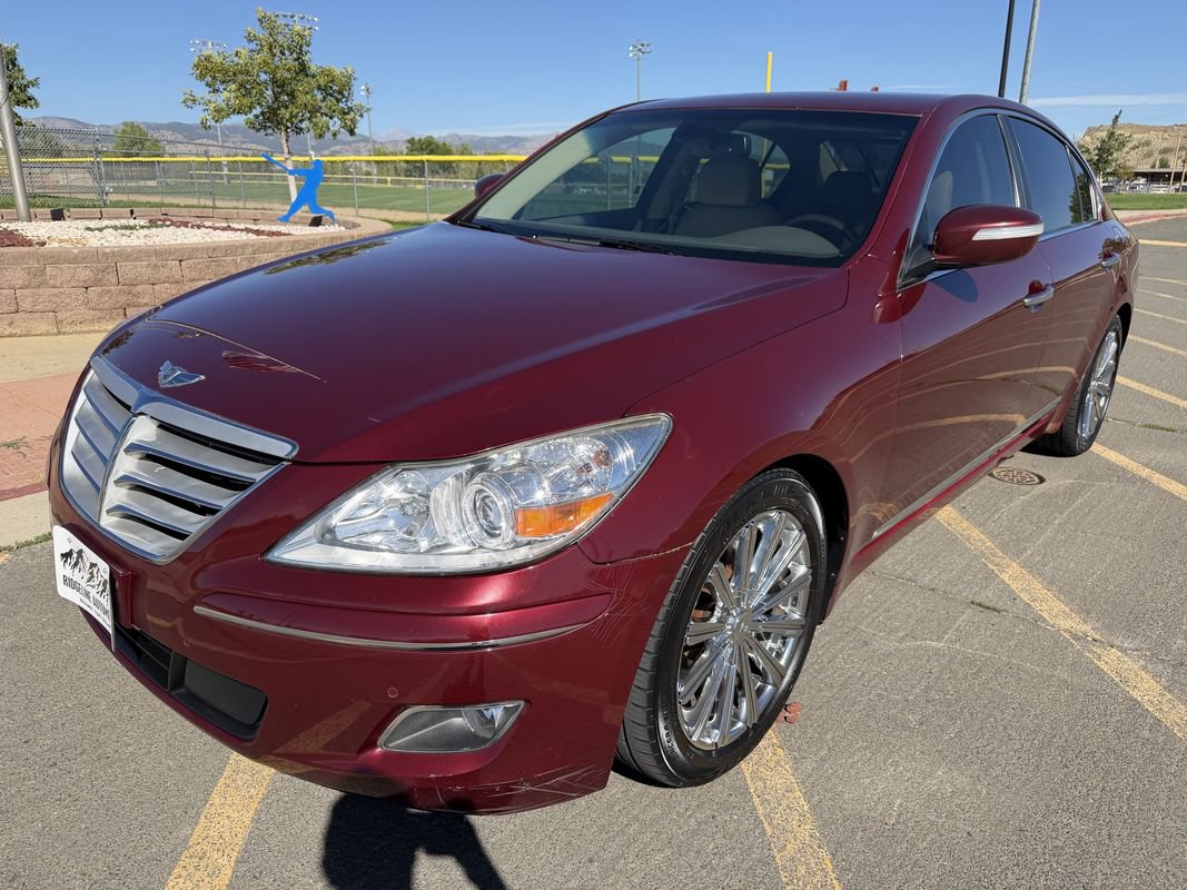 Used 2011 Hyundai Genesis 4.6 RWD image 1