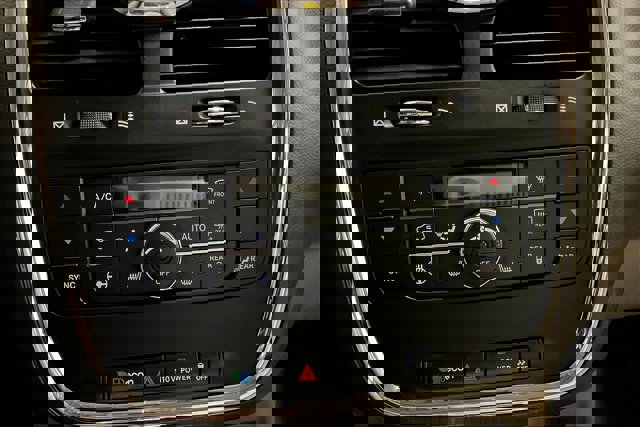 Used 2012 Chrysler Town & Country Limited w/ Luxury Group image 33