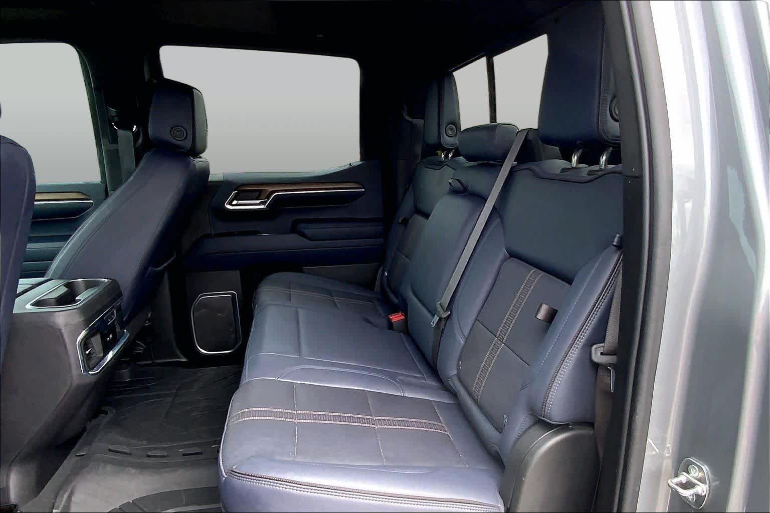 Used 2023 Chevrolet Silverado 1500 High Country w/ High Country Premium Package AWD/4WD image 21