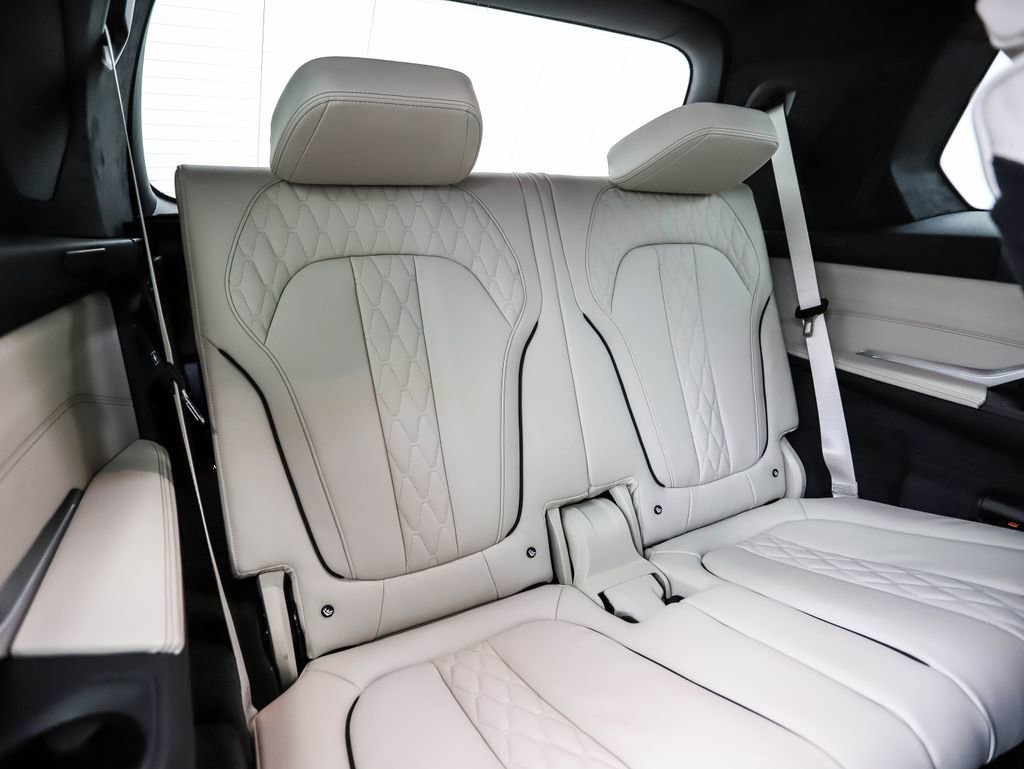 New 2026 BMW X7 M60i image 35