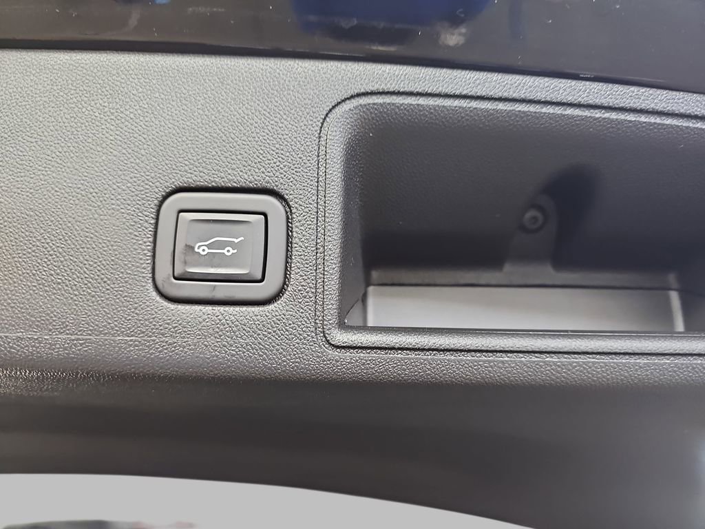 Certified 2022 GMC Terrain SLT w/ Elevation Edition AWD/4WD image 17
