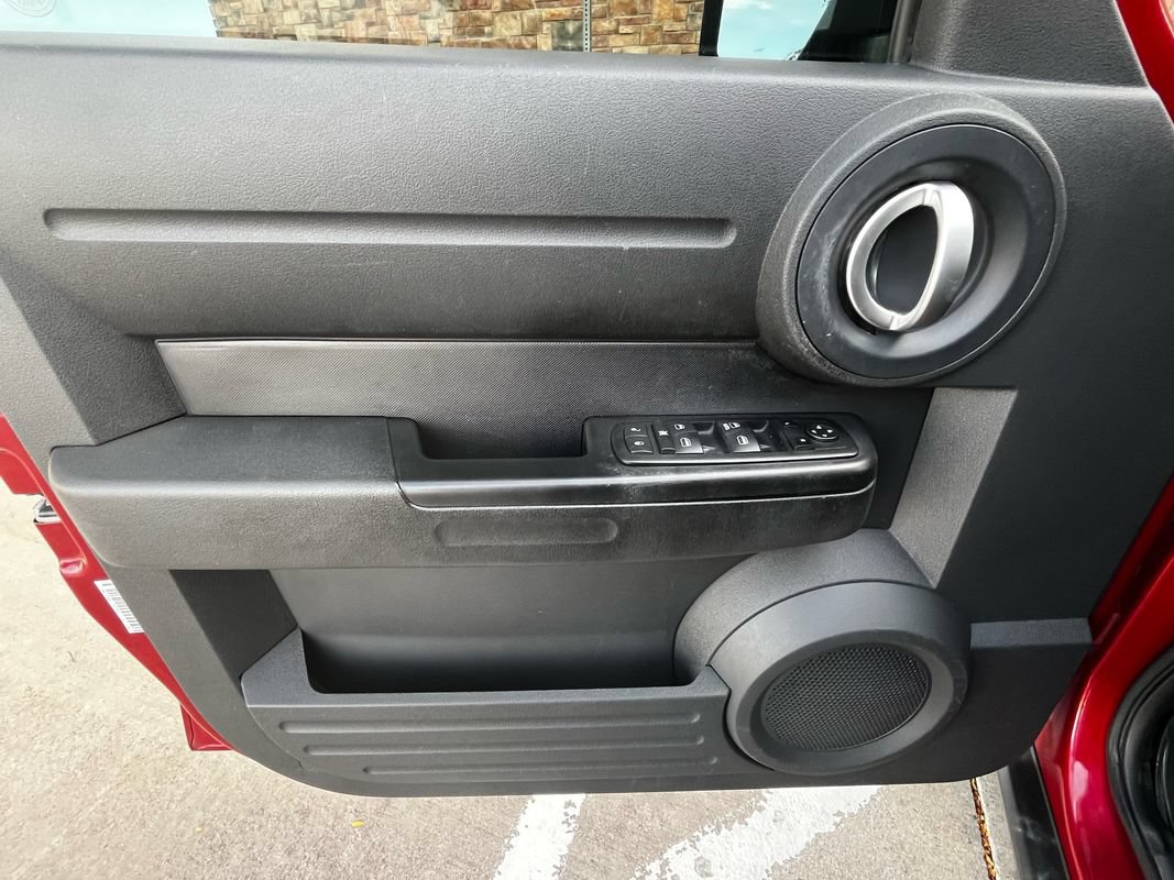 Used 2007 Dodge Nitro SXT RWD image 9
