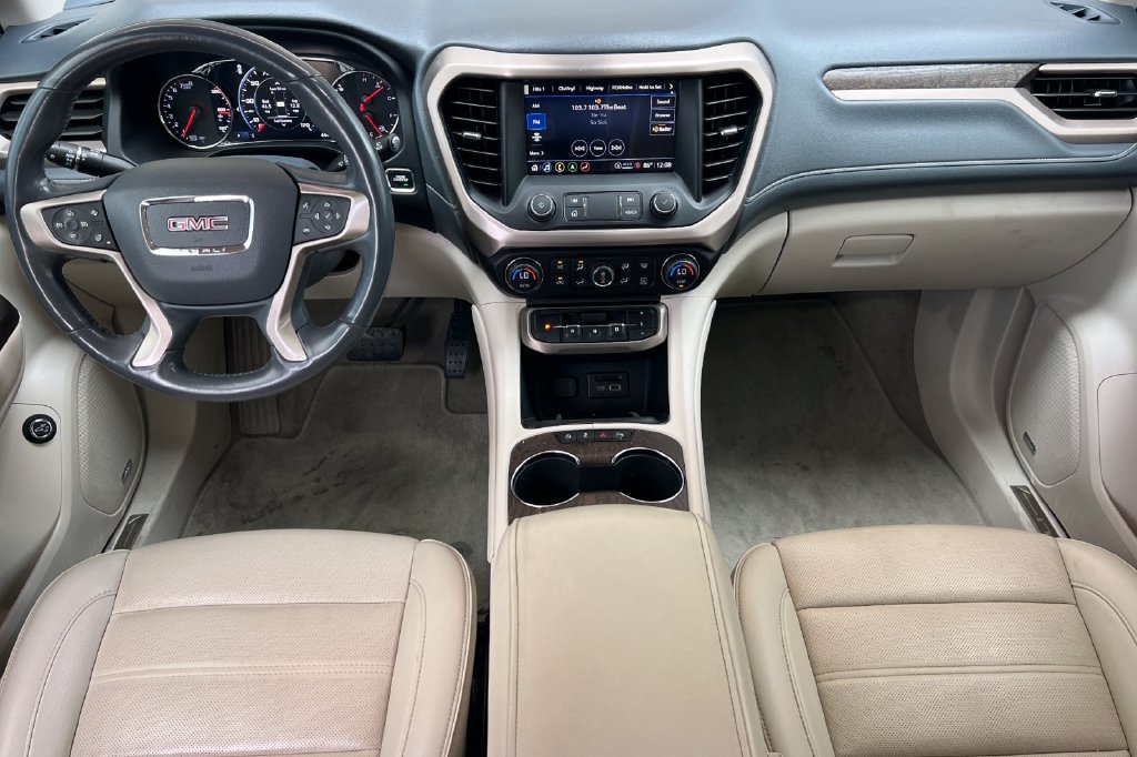 Used 2021 GMC Acadia Denali w/ Denali Technology Package FWD image 16