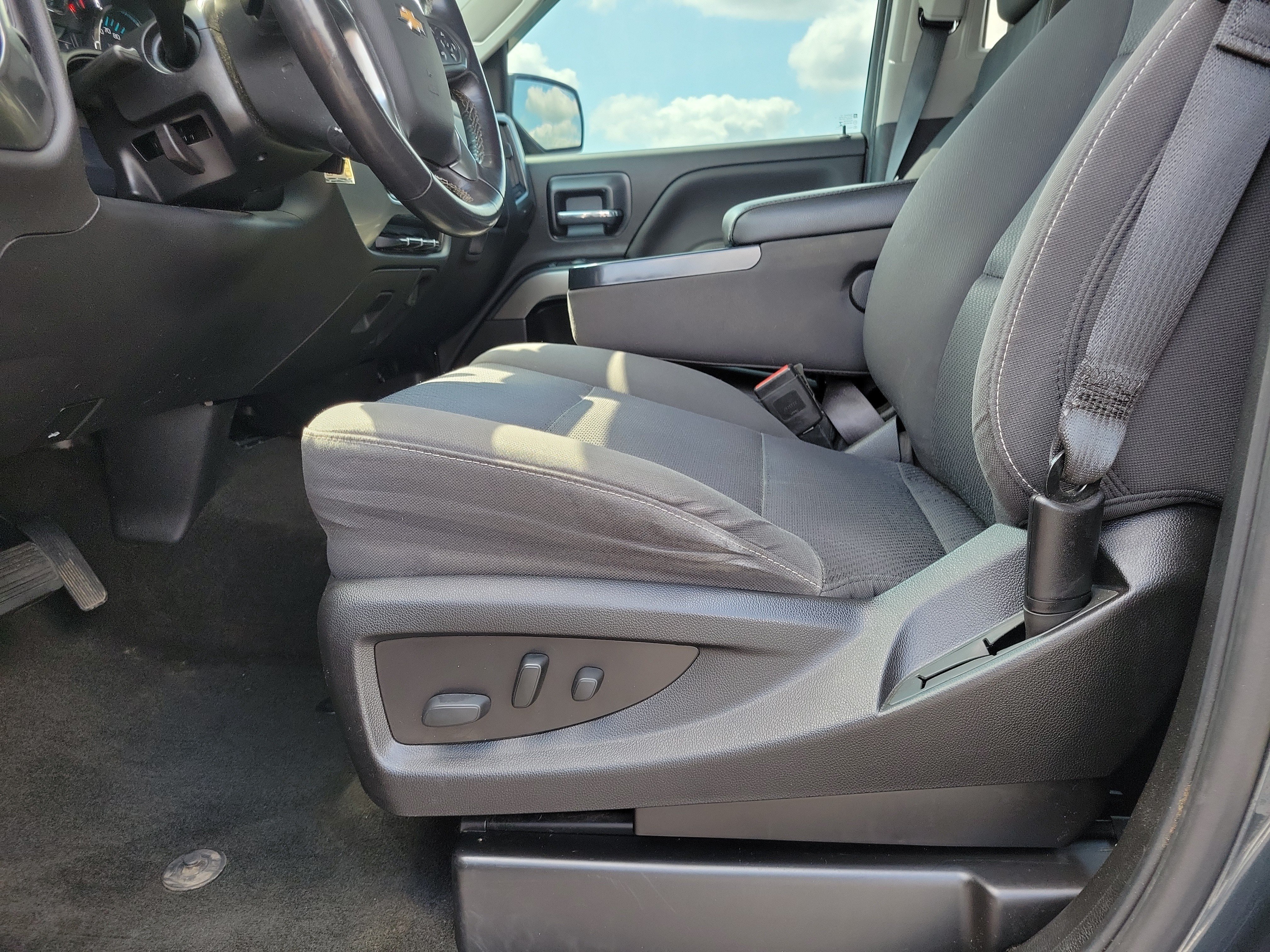 Used 2018 Chevrolet Silverado 1500 LT w/ All Star Edition AWD/4WD image 16