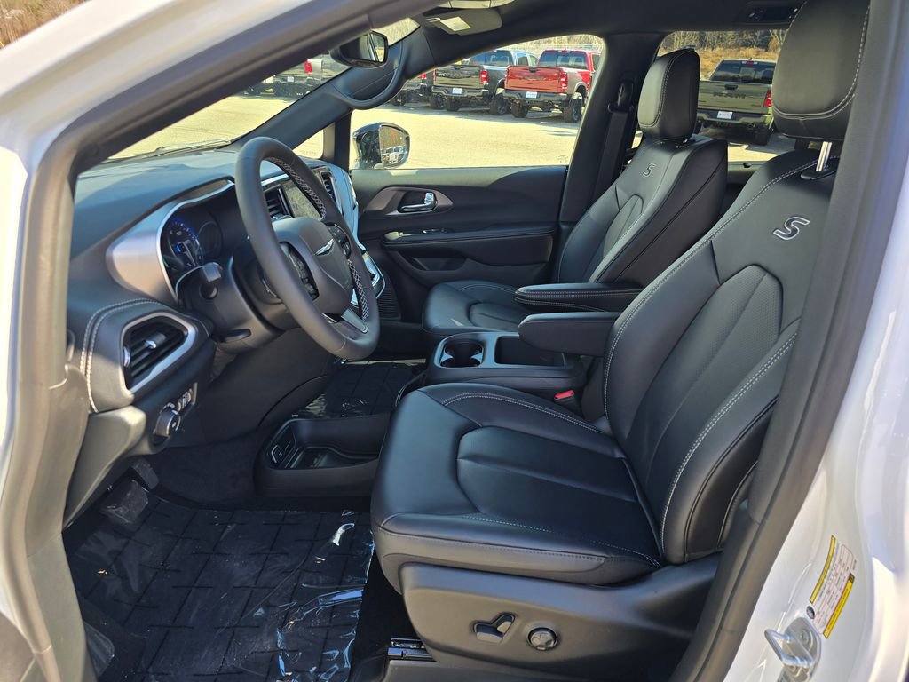 New 2026 Chrysler Pacifica Select image 4