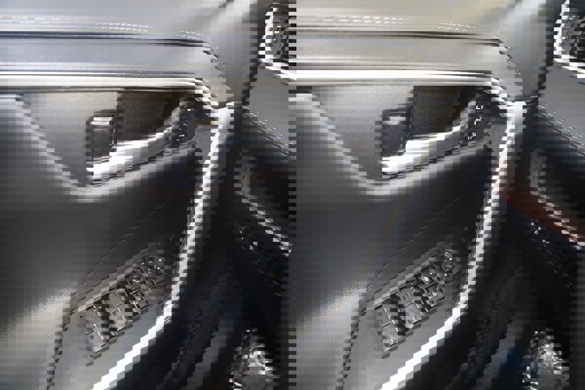 Used 2024 Toyota RAV4 Limited image 29