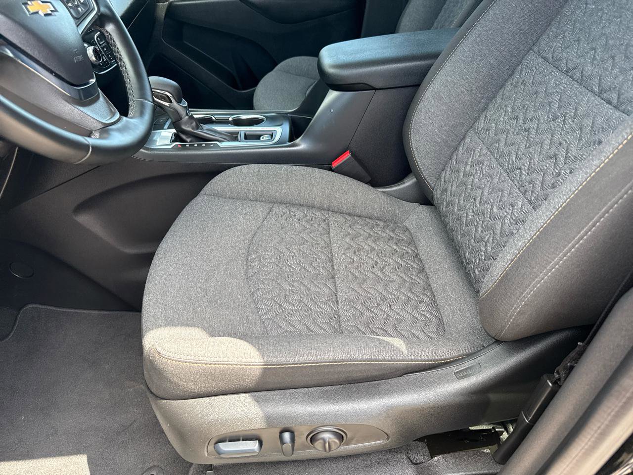 Used 2024 Chevrolet Equinox LT FWD image 12