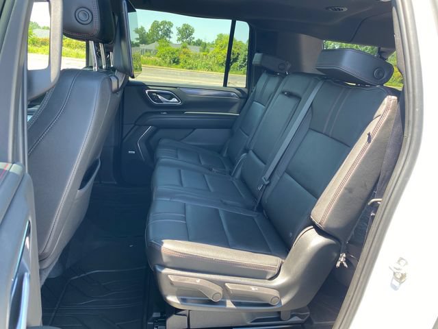 Used 2023 Chevrolet Suburban RST AWD/4WD image 19