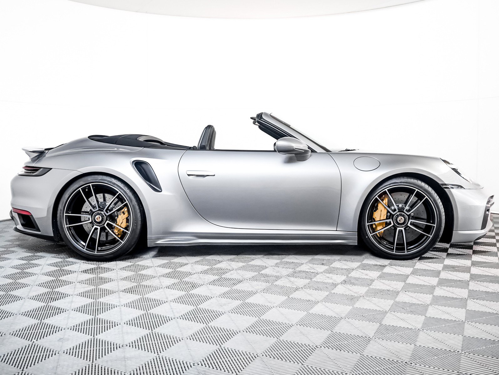 Used 2021 Porsche 911 Turbo S image 10