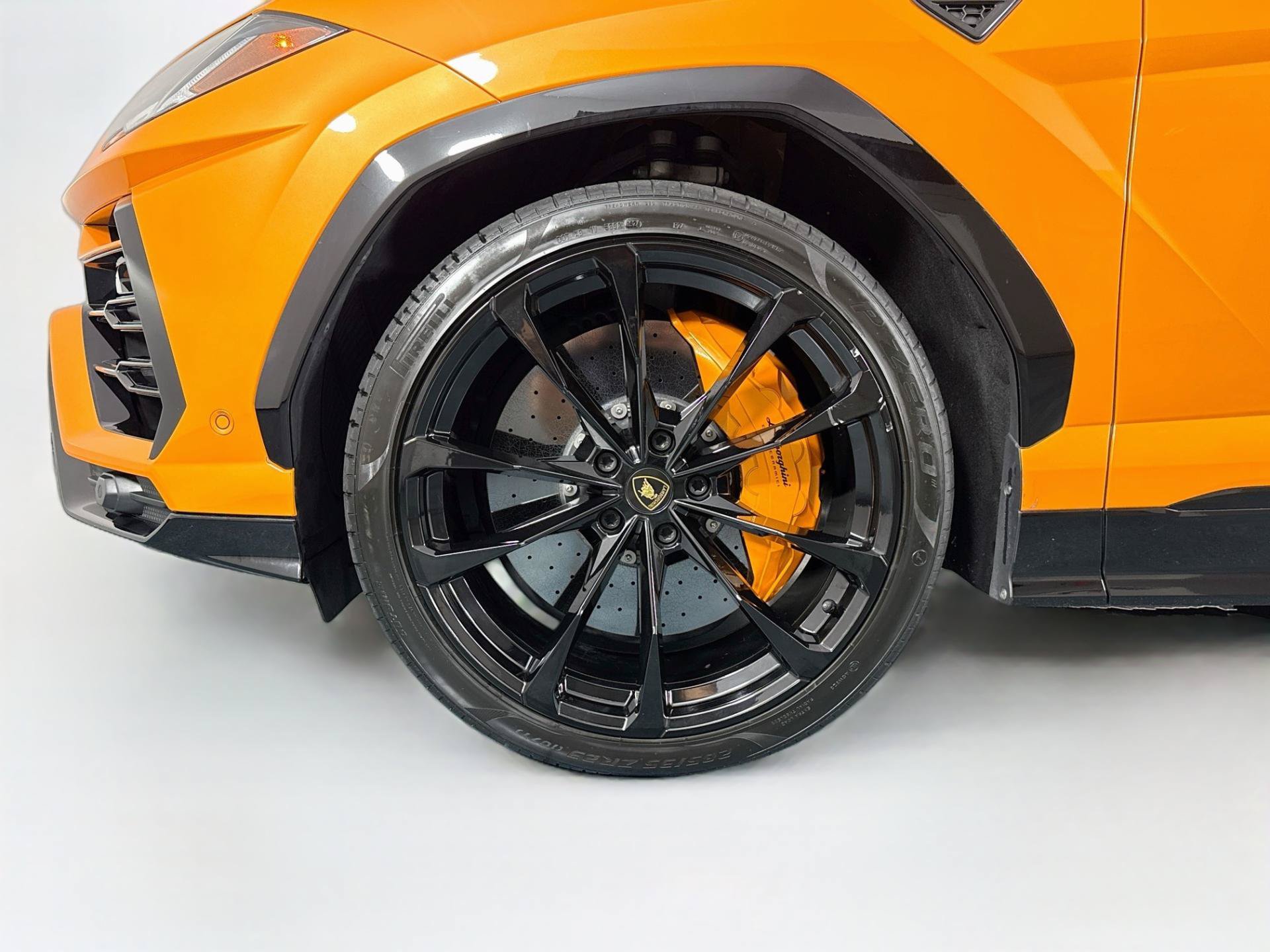 Used 2022 Lamborghini Urus AWD/4WD image 42