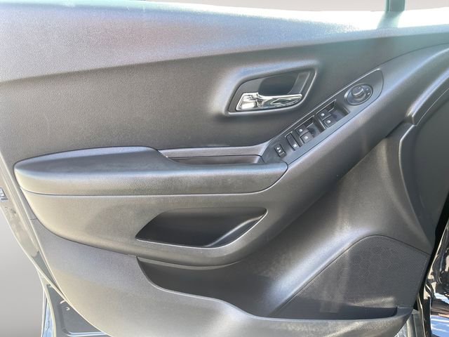 Used 2022 Chevrolet Trax LT w/ LT Convenience Package FWD image 25