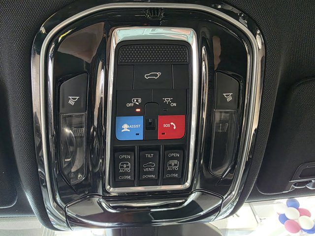 Used 2022 Jeep Grand Cherokee Overland w/ Luxury Tech Group IV image 10